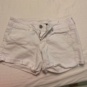 American Eagle white shorts